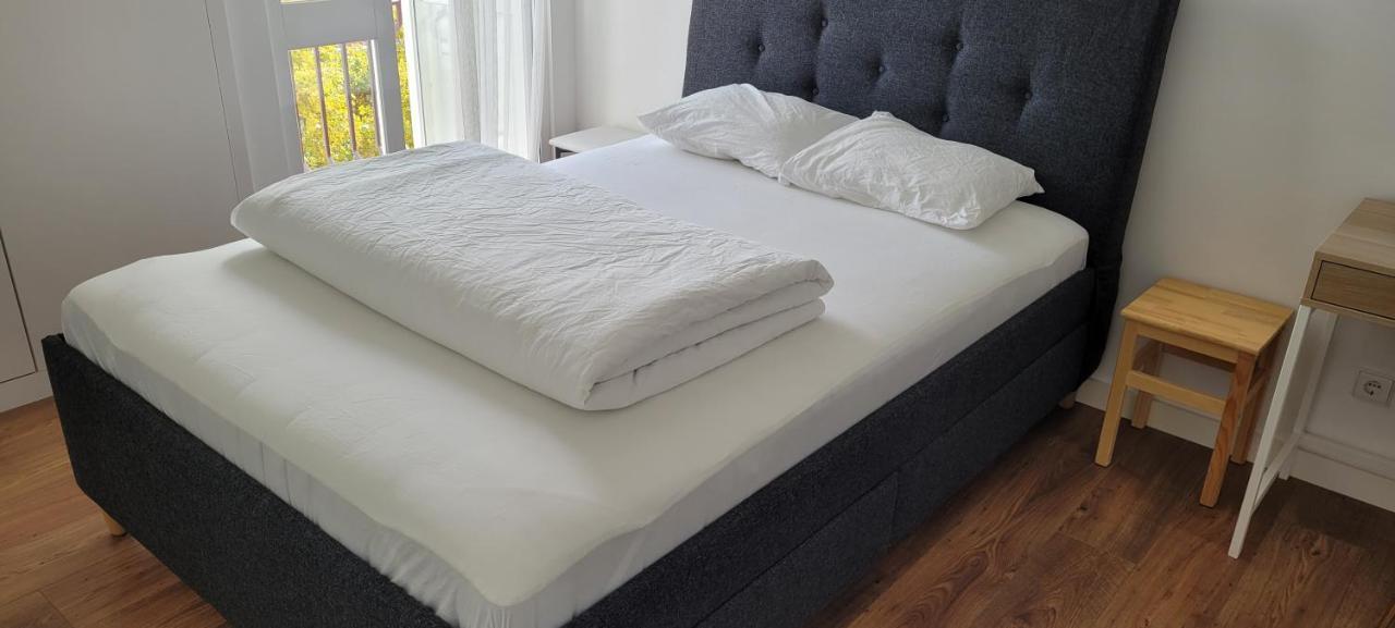 Comfy Room Near Metro & Airport Лиссабон Номер фото